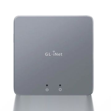 Gateway vedere frontală, aspect general cu porturi de conectare, indicatori LED și design compact pentru rețea VPN de securitate