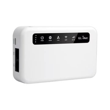 Router portabil 4G LTE cu detaliu de aproape al bateriei 5000mAh și porturilor de conectare, unghi lateral